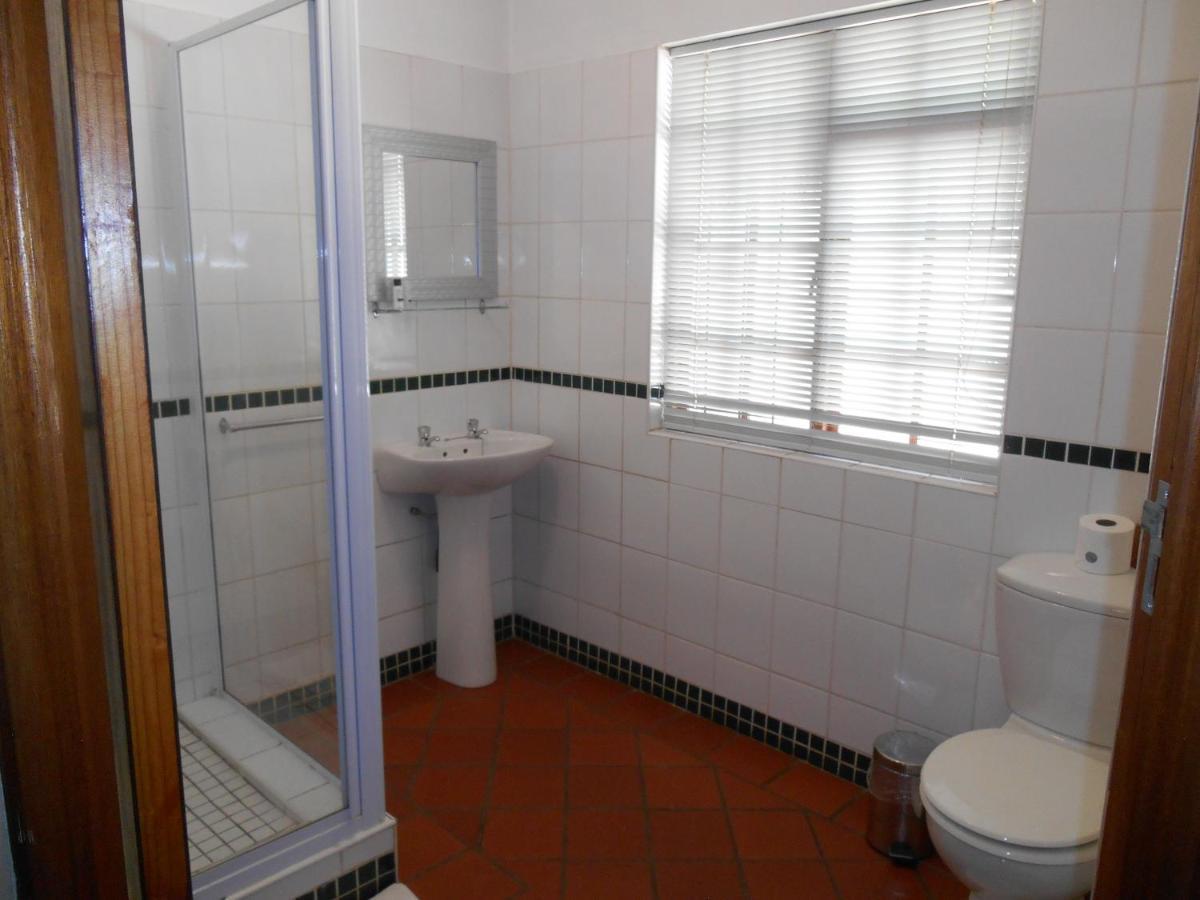 Oakwood Lodge Блумфонтейн Екстер'єр фото Bathroom