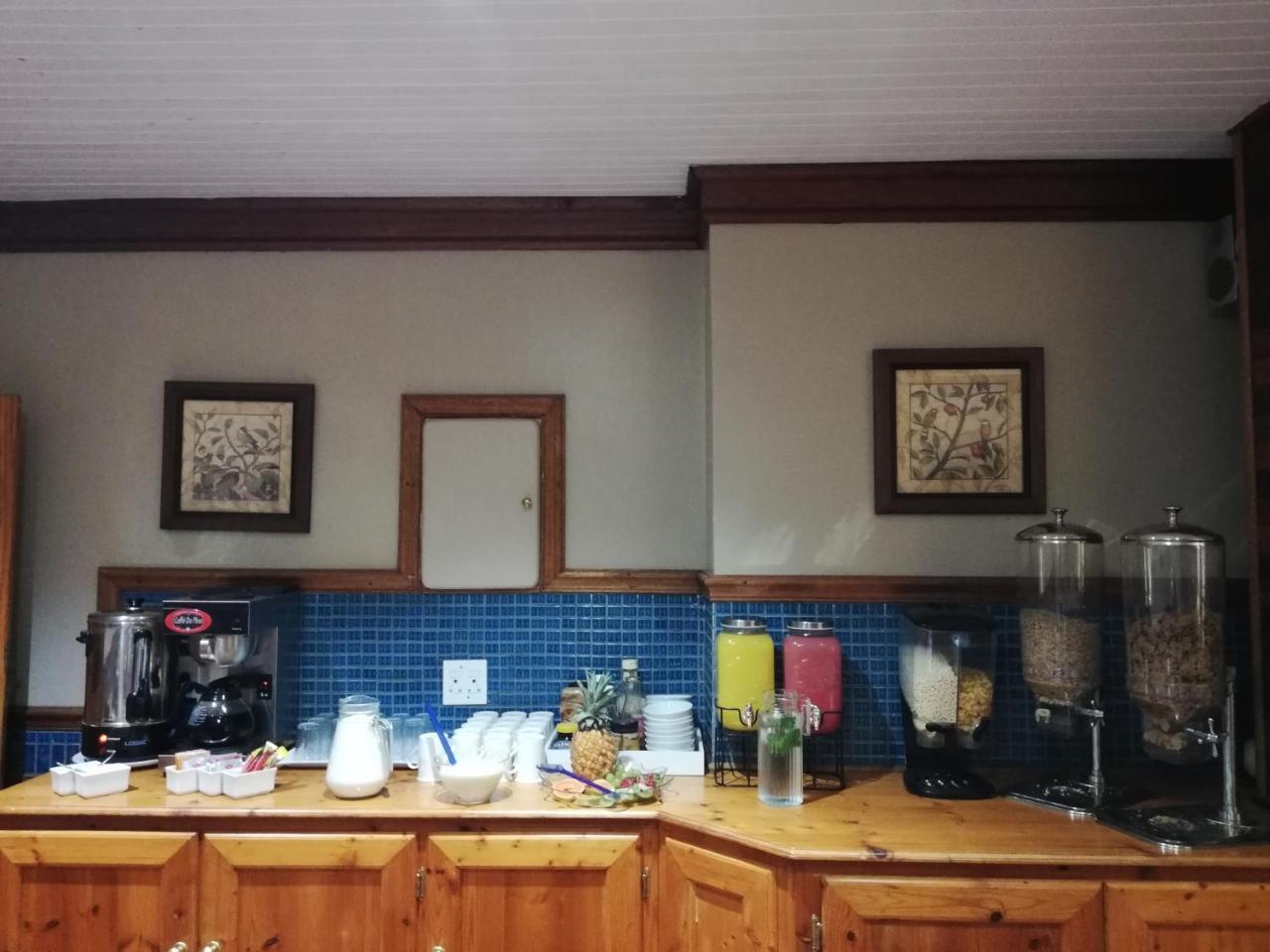 Oakwood Lodge Блумфонтейн Екстер'єр фото The kitchen at the station